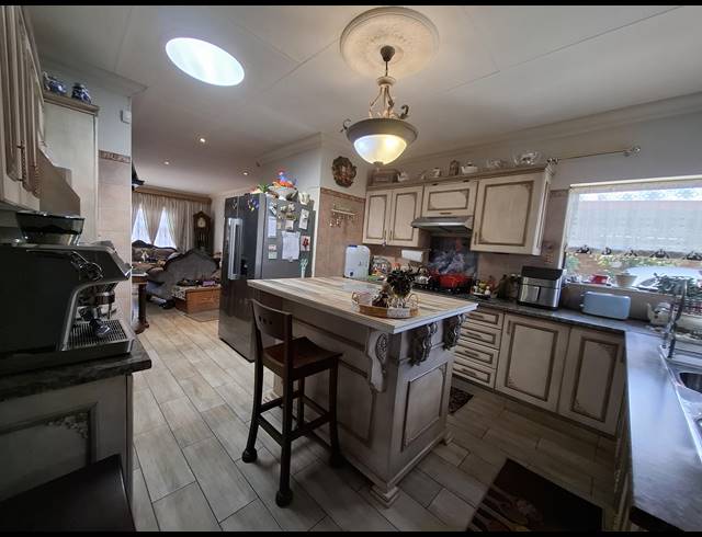 4 BEDROOM TOWNHOUSE FOR SALE IN DAL FOUCHE
